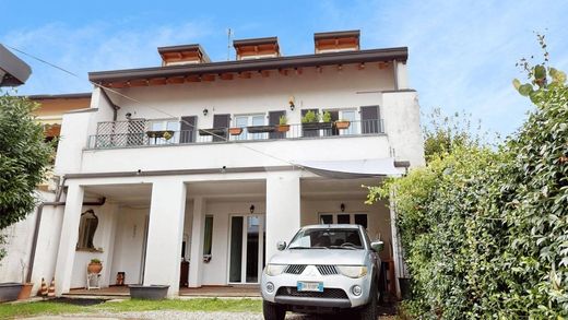 Villa en Seregno, Provincia di Monza e della Brianza