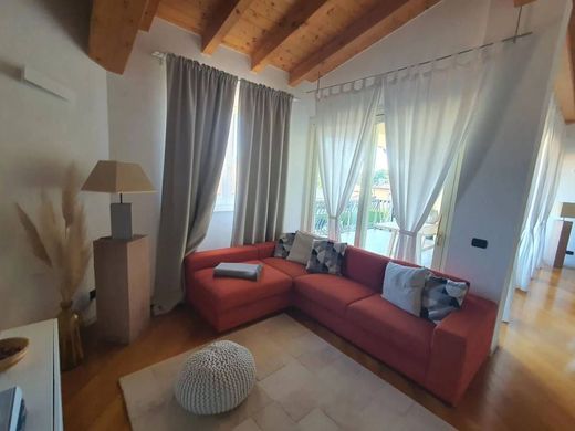 Appartement in Desenzano del Garda, Provincia di Brescia
