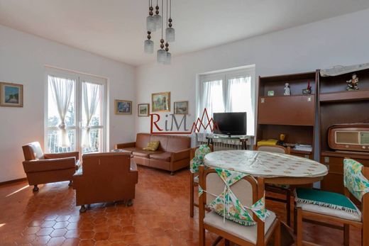 Villa in Nebbiuno, Provincia di Novara