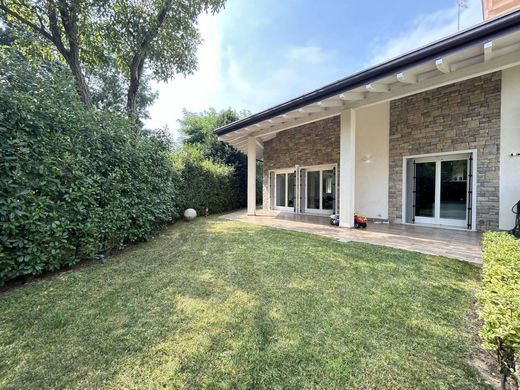 Villa in Vimercate, Provincia di Monza e della Brianza