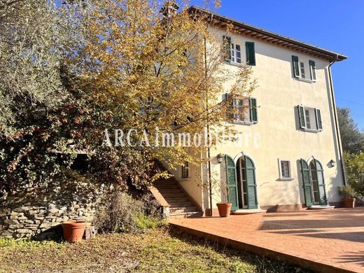 Villa Pietrasanta, Lucca ilçesinde