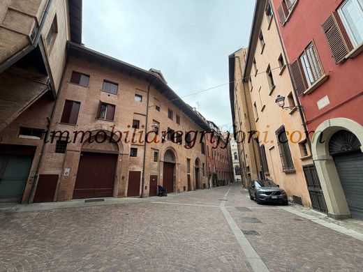 Apartment / Etagenwohnung in Bologna, Emilia-Romagna