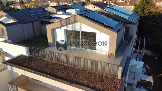 Montebelluna, Provincia di Trevisoのペントハウス