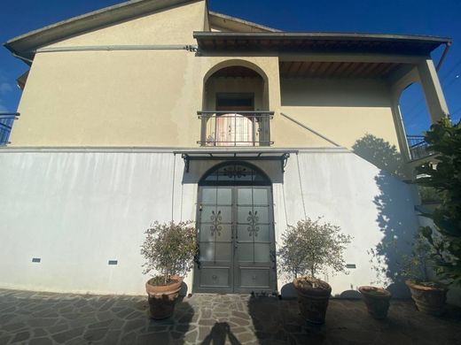 Luxury home in Calenzano, Florence