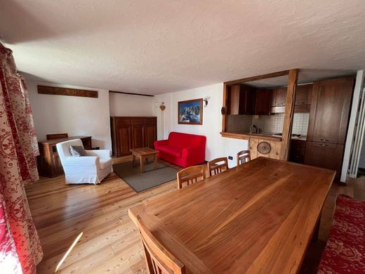 Apartment / Etagenwohnung in Courmayeur, Valle d'Aosta