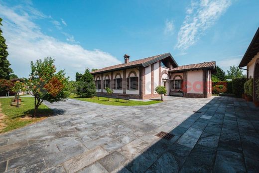 Villa in Rozzano, Milan