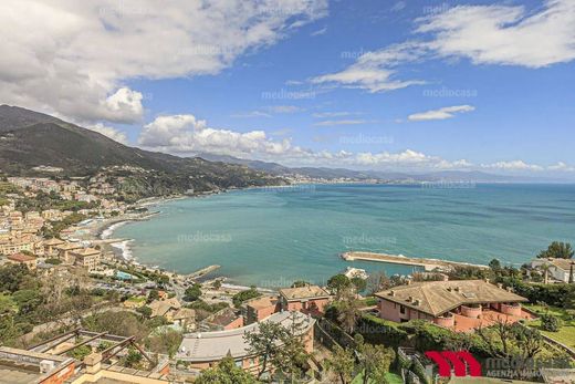 Apartment / Etagenwohnung in Arenzano, Genua