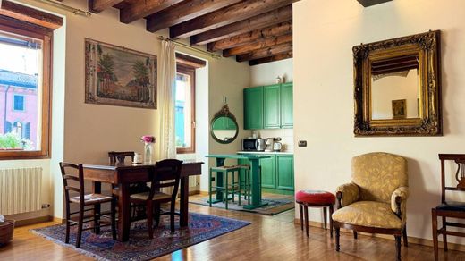 Apartment / Etagenwohnung in Lazise, Provincia di Verona