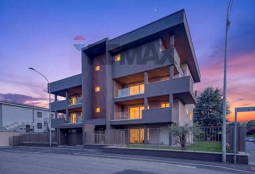 Apartamento - Cassano d'Adda, Milão
