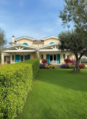 Villa a Formello, Roma