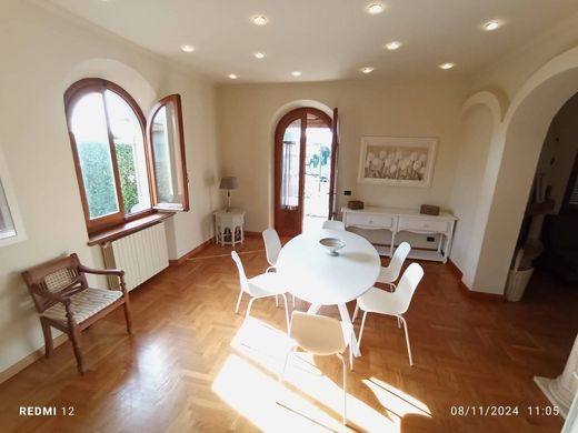 Διαμέρισμα σε Φόρτε ντει Μάρμι, Provincia di Lucca