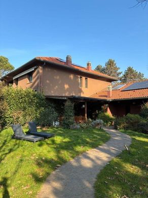Villa in Lesmo, Province of Monza and Brianza