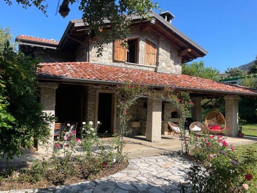 Villa a Cadegliano-Viconago, Varese