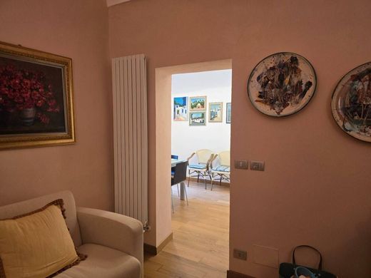 Apartment / Etagenwohnung in Ceriale, Provincia di Savona