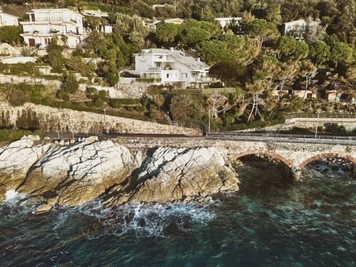 Varazze, Provincia di Savonaのアパートメント