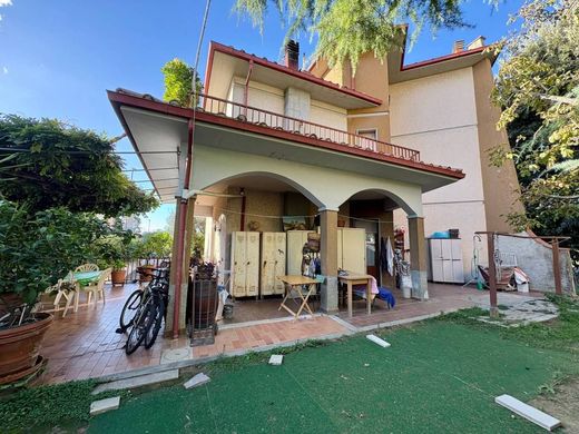 Villa in Campi Bisenzio, Florence