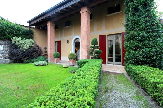 Villa a Borgosatollo, Brescia