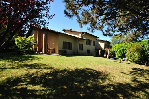 Villa in Cisliano, Milan