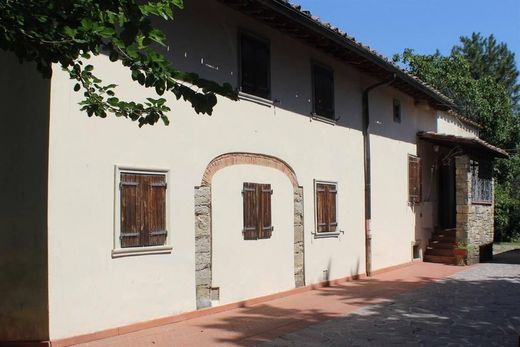 Köy evi Rufina, Firenze ilçesinde