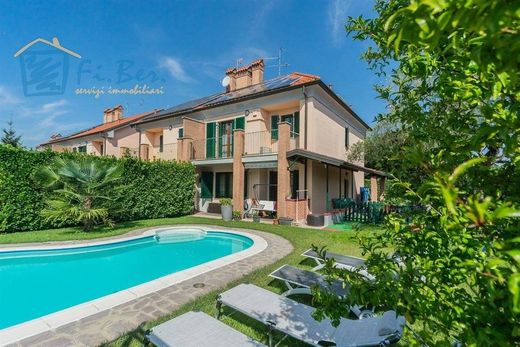 Villa in Cernusco sul Naviglio, Milan