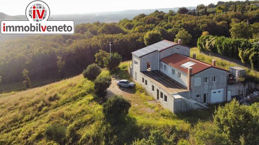 Casa di lusso a Pederiva, Vicenza