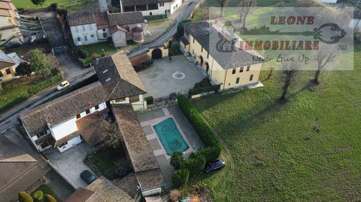 Villa in Marzano, Provincia di Pavia
