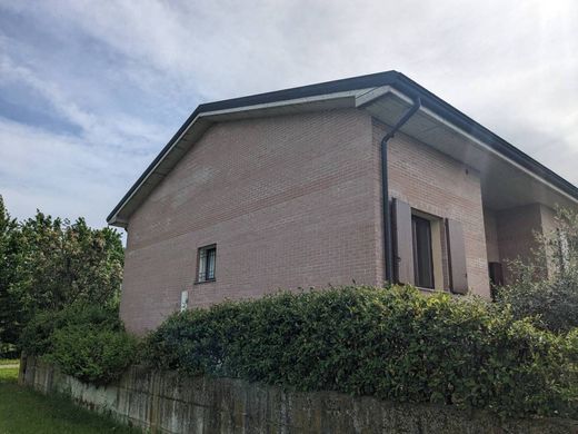 Villa a Montecchio Emilia, Reggio Emilia