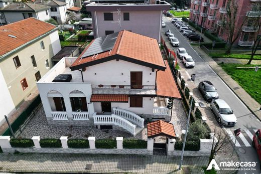 Villa à Rozzano, Milan