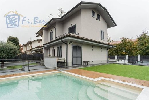 Villa en Pioltello, Milán