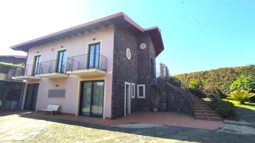 Villa in Aci Sant'Antonio, Catania