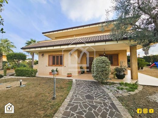 Villa in Trani, Provincia di Barletta - Andria - Trani