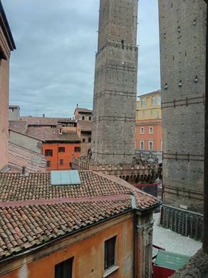 Apartment / Etagenwohnung in Bologna, Emilia-Romagna