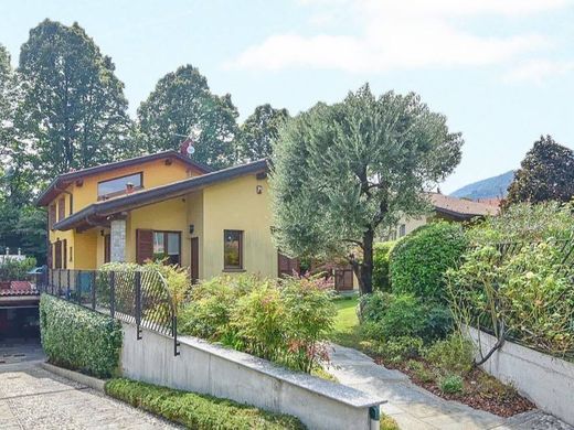 Villa in Ponte Lambro, Provincia di Como