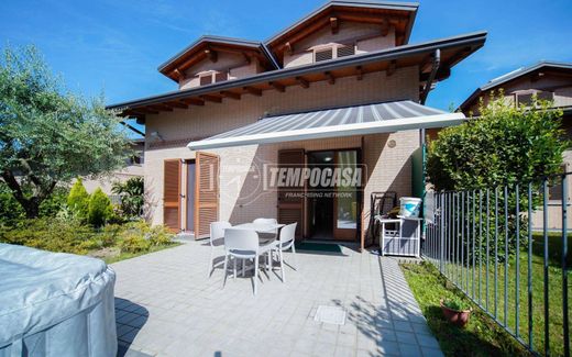 Villa in Buguggiate, Provincia di Varese