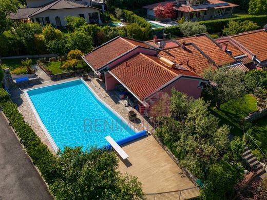 Villa - Cellatica, Provincia di Brescia