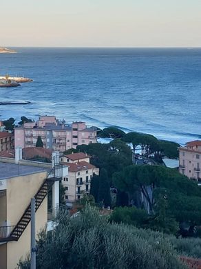 Daire Diano Marina, Imperia ilçesinde