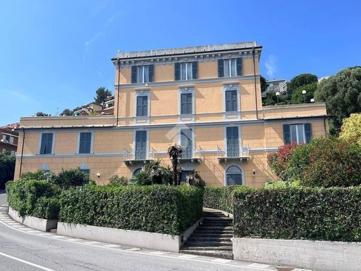 Apartment / Etagenwohnung in Arenzano, Genua