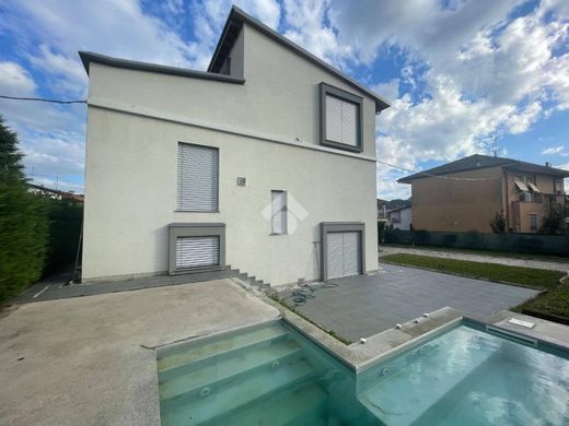 빌라 / Sorisole, Provincia di Bergamo