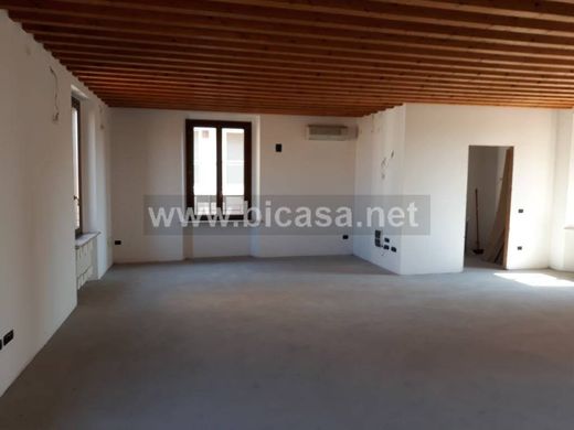 阁楼  Pesaro, 佩萨罗乌尔比诺省