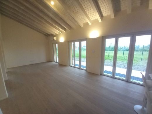 Villa a Imbersago, Lecco