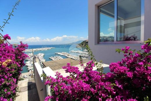 Villa Agropoli, Salerno ilçesinde