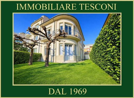 Willa w Camaiore, Provincia di Lucca