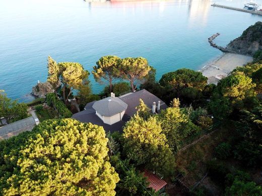 Вилла, Albisola Superiore, Provincia di Savona