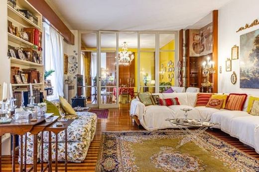 Apartment / Etagenwohnung in Bologna, Emilia-Romagna