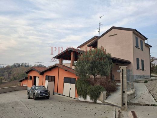 Country House in Pietra de' Giorgi, Provincia di Pavia