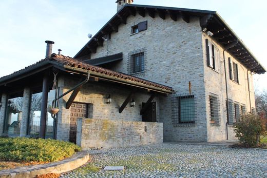 Villa in Fossano, Provincia di Cuneo