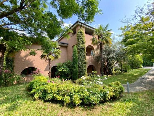 Villa in Bernareggio, Province of Monza and Brianza