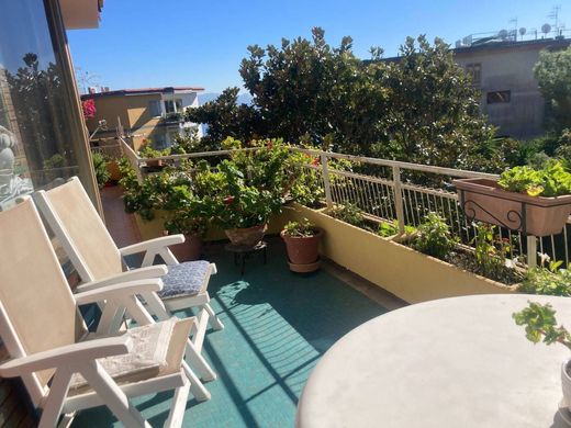 Piso / Apartamento en Nápoles, Napoles