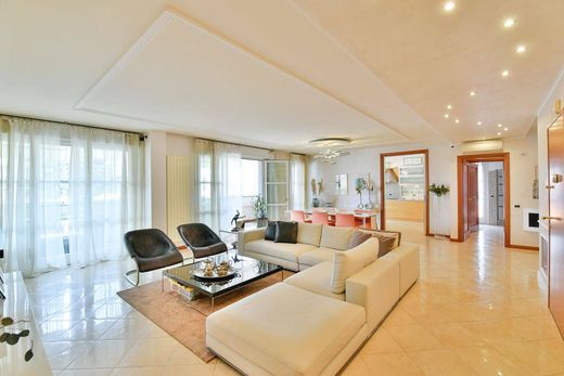 Piso / Apartamento en Seregno, Provincia di Monza e della Brianza