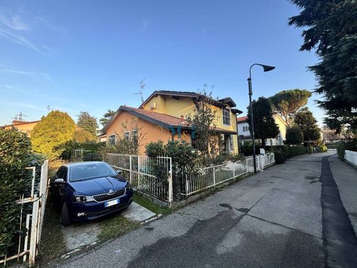 Villa in Segrate, Milan